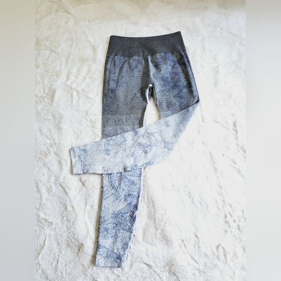 Lululemon Ebb to Train Tight. Size 6. *Wash White / Black / Luna - Picture 7 of 13